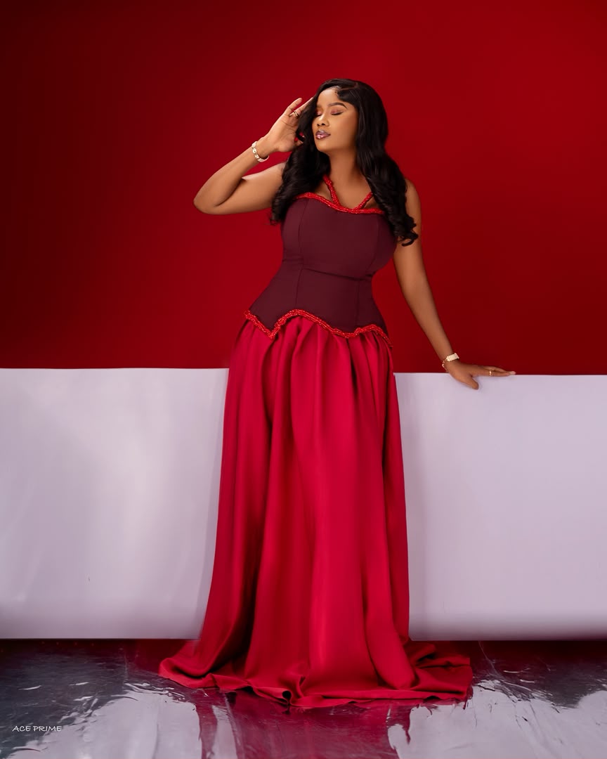 Toyosi at an event